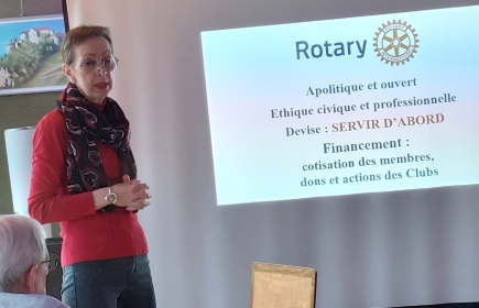 Viviane explique avec un PP